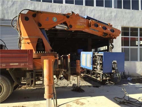 發(fā)電機(jī)設(shè)備搬運展示